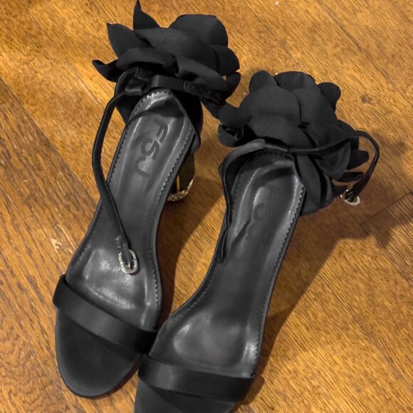 NEW Black Rosette Heels Size 10 - Picture 2 of 5